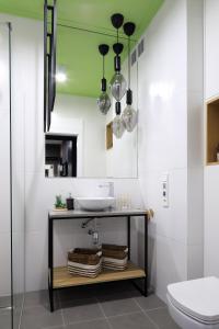 Koupelna v ubytování Wave3 - Monte Cassino by OneApartments + 50 fotografií