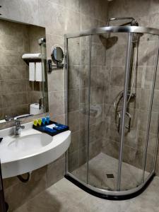 Bagno di Crystal Residence