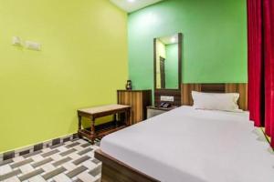 Postel nebo postele na pokoji v ubytování Hotel Vivek