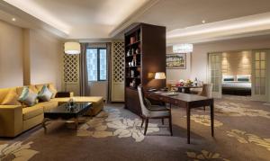 Uma área de estar em Sedona Hotel Yangon