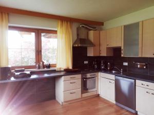 Kuchyň nebo kuchyňský kout v ubytování Landhaus Chalet Rosenrot