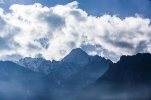 A general mountain view or a mountain view taken from Az apartmant