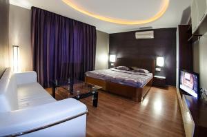 Giường trong phòng chung tại Home Apartments +6 ảnh