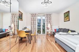 Posteľ alebo postele v izbe v ubytovaní Exclusive Apartments Marina by Noclegi Renters