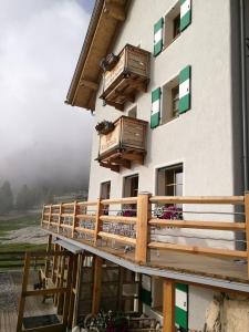 Balkón nebo terasa v ubytování Rifugio Stella Alpina Spiz Piaz per escursionisti