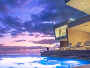 a house on the beach with a swimming pool at CHALET 95, Lujo y Piscina Infinity in Adeje