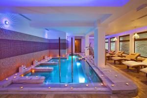 Bazén v ubytovaní Oceanis Beach & Spa Resort alebo v jeho blízkosti