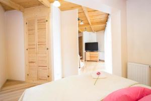 Łóżko lub łóżka w pokoju w obiekcie Willa u Bohuna Jacuzzi & Sauna