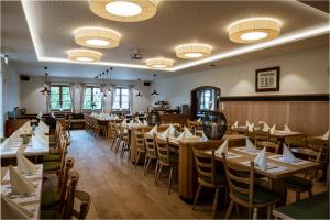 Εστιατόριο ή άλλο μέρος για φαγητό στο Gasthof Hotel Drei Tannen Altdorf