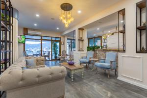 Posezení v ubytování Hanedan Otel Foca Izmir