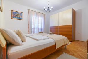 Postel nebo postele na pokoji v ubytování Apartment Jardin with free cowered parking