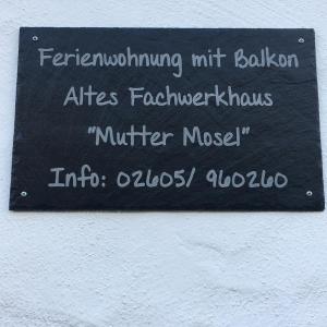 Sijil, anugerah, tanda atau dokumen lain yang dipamerkan di Altes Fachwerkhaus Mutter Mosel