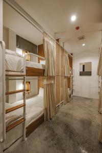 Ein Bett oder Betten in einem Zimmer der Unterkunft Hidden Garden Hostel