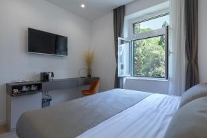 TV a/nebo společenská místnost v ubytování Green Park Luxury Rooms