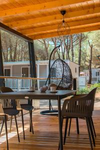 Balkón nebo terasa v ubytování Lux camp - mobile homes in Bi village