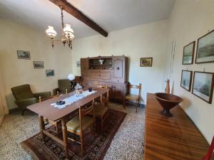 a dining room with a table and chairs at Apartment zeus Lizzano in Veccialone