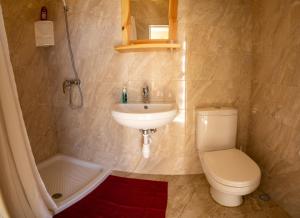 Kamar mandi di Sunset Seaview Accommodation