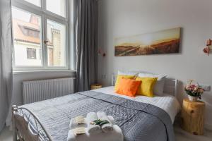 a bedroom with a bed with towels on it at Simply Modern Apartment in Toruń