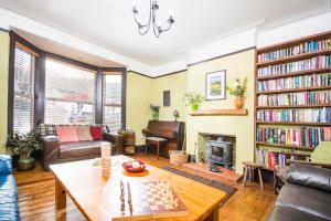 Posezení v ubytování Llangollen Hostel Private Guest Rooms-Self Catering-Family Friendly