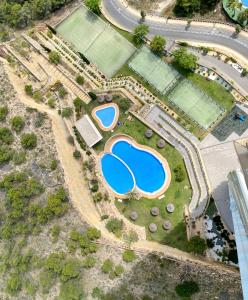 Basen w obiekcie Benidorm High rise apartments - Sea Views - Torre Lugano lub w pobliżu