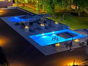 Bazén v ubytovaní Apartamenty NAVIGATOR PORT-NADMORSKIE TARASY Brilliant 613 alebo v jeho blízkosti