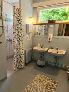 Kylpyhuone majoituspaikassa Saltvik Bed & Breakfast
