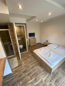 Posteľ alebo postele v izbe v ubytovaní Silver Relax Siófok
