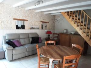 A kitchen or kitchenette at Gîte " Les Tourterelles"