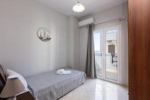 Łóżko lub łóżka w pokoju w obiekcie Helena's Aparthotel , Scaleta