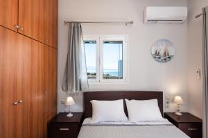 Łóżko lub łóżka w pokoju w obiekcie Helena's Aparthotel , Scaleta
