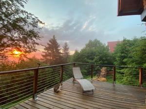 Balkón nebo terasa v ubytování Carpathian Log Home
