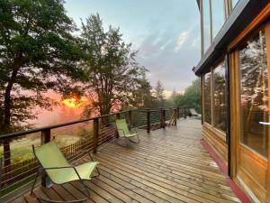 Balkón nebo terasa v ubytování Carpathian Log Home