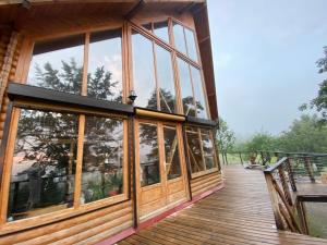 Balkón nebo terasa v ubytování Carpathian Log Home