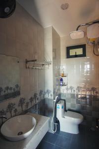 a bathroom with a sink and a toilet in it at Nhà của Elly in Da Nang