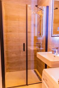Kúpeľňa v ubytovaní Jacuzzi - Flexible SelfCheckIns 20 - Zagreb - Luxury - Garage - Smart - Brand New - Apartments Repinc