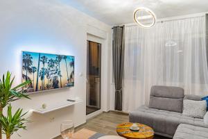 Televízia a/alebo spoločenská miestnosť v ubytovaní Jacuzzi - Flexible SelfCheckIns 20 - Zagreb - Luxury - Garage - Smart - Brand New - Apartments Repinc