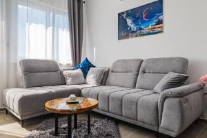 Posedenie v ubytovaní Jacuzzi - Flexible SelfCheckIns 20 - Zagreb - Luxury - Garage - Smart - Brand New - Apartments Repinc