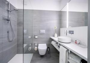 Bilik mandi di Boutique Hotel Hauser