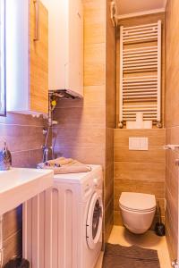 Kúpeľňa v ubytovaní Jacuzzi - Flexible SelfCheckIns 20 - Zagreb - Luxury - Garage - Smart - Brand New - Apartments Repinc