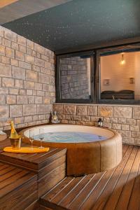 Fotografia z galérie ubytovania Jacuzzi - Flexible SelfCheckIns 20 - Zagreb - Luxury - Garage - Smart - Brand New - Apartments Repinc v Záhrebe