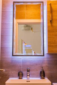 Kúpeľňa v ubytovaní Jacuzzi - Flexible SelfCheckIns 20 - Zagreb - Luxury - Garage - Smart - Brand New - Apartments Repinc