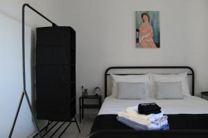 Tempat tidur dalam kamar di Cycladic Villa in Amorgos Island (Maison Shiro)