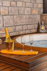 Nápoje v ubytovaní Jacuzzi - Flexible SelfCheckIns 20 - Zagreb - Luxury - Garage - Smart - Brand New - Apartments Repinc