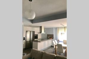 Kuchyňa alebo kuchynka v ubytovaní CASA MARINA DE LA BAHIA