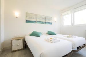 A bed or beds in a room at Olabide by Smiling Rentals