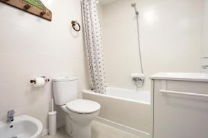 A bathroom at Olabide by Smiling Rentals Még 32 kép