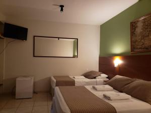 TV a/nebo společenská místnost v ubytování Proença Hotel