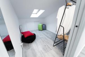 Zdjęcie z galerii obiektu Buhardilla Comillas Beach en Primera Línea de Playa, Wifi, Netflix w mieście Comillas