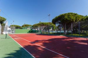 Tereni za tenis i/ili skvoš u sklopu objekta La Almadraba ili u blizini