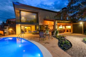 Bazén v ubytovaní Casa Deluxe Alt Empordà Costa Brava - Private swimming pool alebo v jeho blízkosti